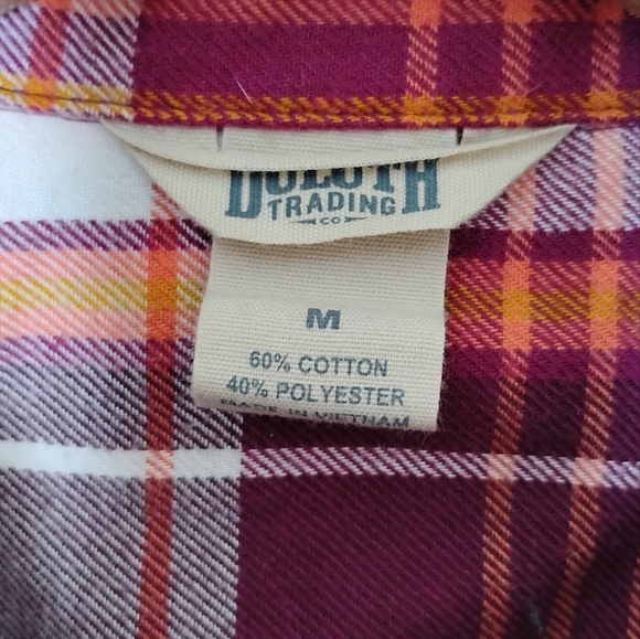 Duluth Trading Women’s Plaid Vented Flannel Shirt Outdoor Casual Hiking Size M - Picture 8 of 9